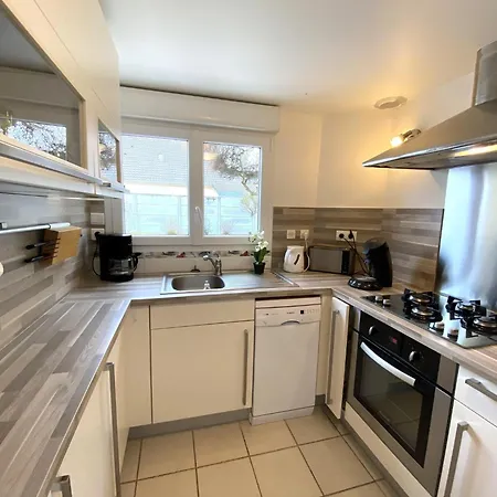 Pleasant Home, 200m From The Beach, St Pair-sur-mer Дом отдыха