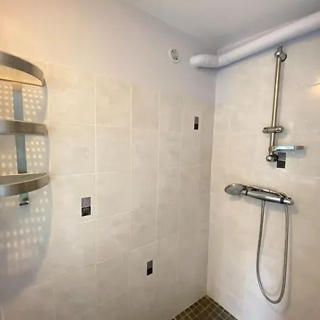 Дом отдыха Pleasant Home, 200m From The Beach, St Pair-sur-mer