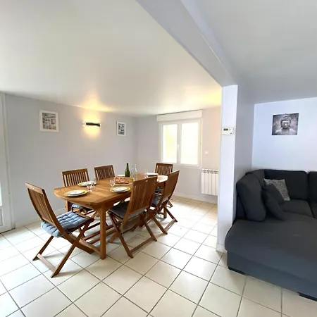 Pleasant Home, 200m From The Beach, St Pair-sur-mer Дом отдыха Сен-Пер-сюр-Мер