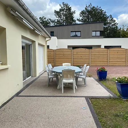 Дом отдыха Pleasant Home, 200m From The Beach, St Pair-sur-mer