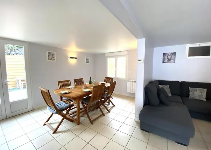 In Kairon Near The Ferienhaus Saint-Pair-sur-Mer